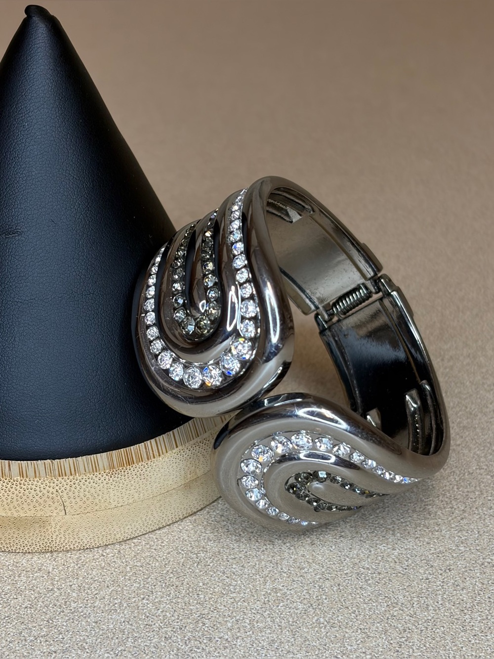 Premier Designs “Dazzle” 2013 Cuff Bracelet - Picture 7 of 10